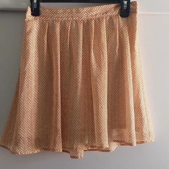 Old Navy Pleated Skirt mustard yellow white Abstract printed lined mini XS - Picture 3 of 6